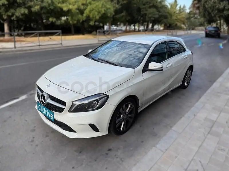 Begagnad Mercedes A200 Urban 136 HK (100 kW) 2016 Vit Sedan