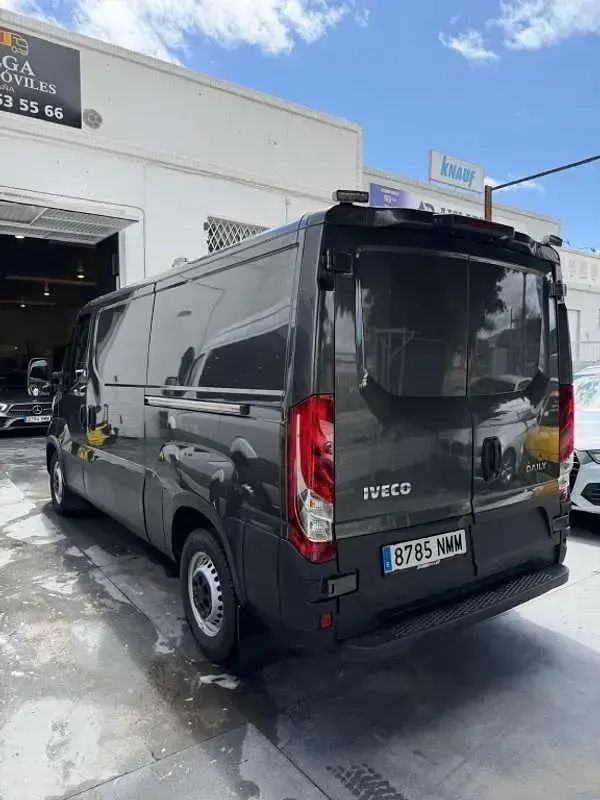 Usado Iveco Daily 179 CV (131 kW) 2021 Gris Van