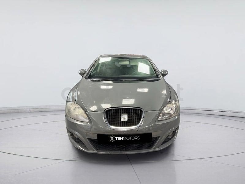 Usado Seat Leon Style 105 CV (77 kW) 2011 Gris / plata Utilitario
