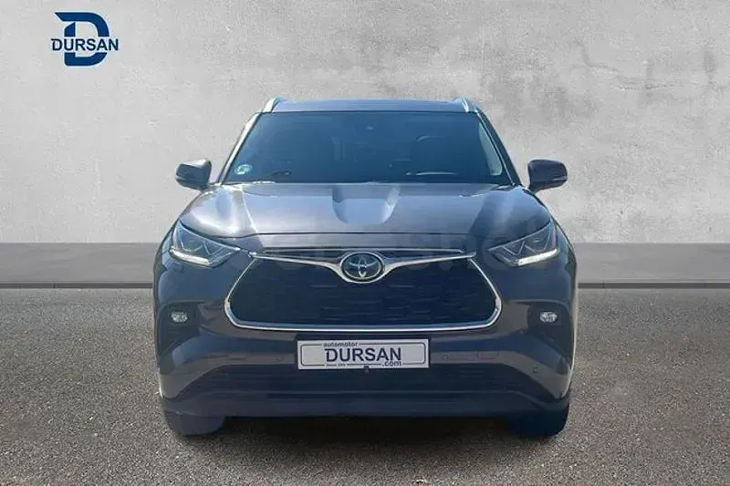 Usado Toyota Highlander 248 CV (182 kW) 2024 Gris / plata SUV