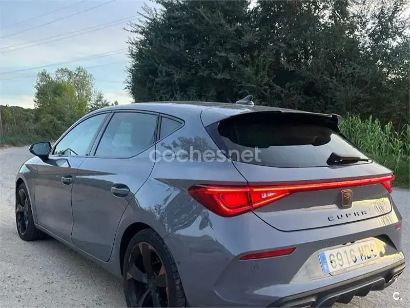 Usado Cupra Leon 150 CV (110 kW) 2022 Gris / plata Berlina