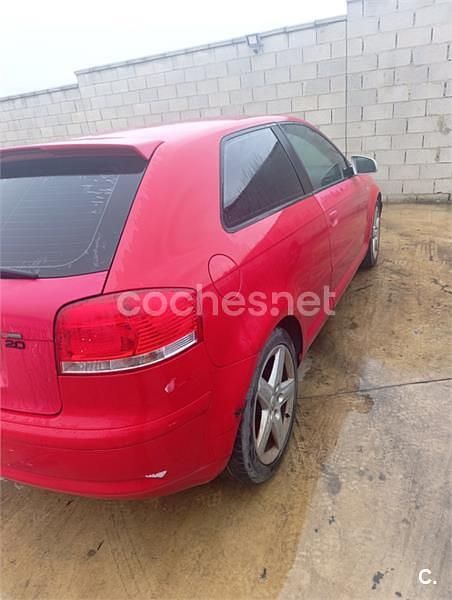 Usado Audi A3 Ambition 140 CV (102 kW) 2003 Rojo Utilitario