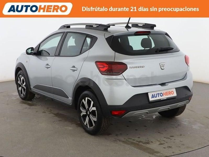 Usado Dacia Sandero Comfort 91 CV (66 kW) 2022 Gris / plata Berlina