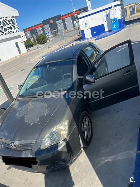 Usado Toyota Corolla Terra 116 CV (85 kW) 2005 Gris / plata Berlina