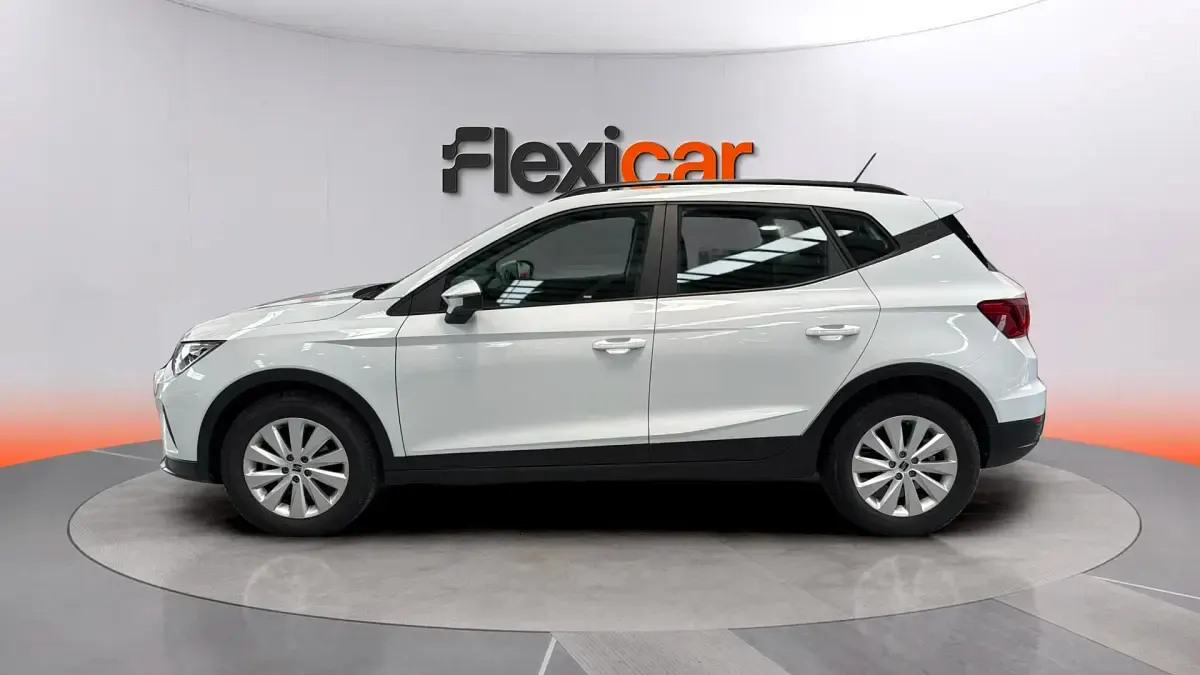 Usado Seat Arona Style 110 CV (80 kW) 2024 Gris SUV