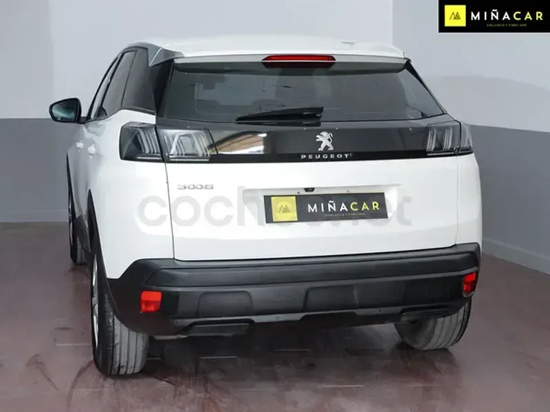 Usado Peugeot 3008 Active 130 CV (95 kW) 2022 Blanco SUV
