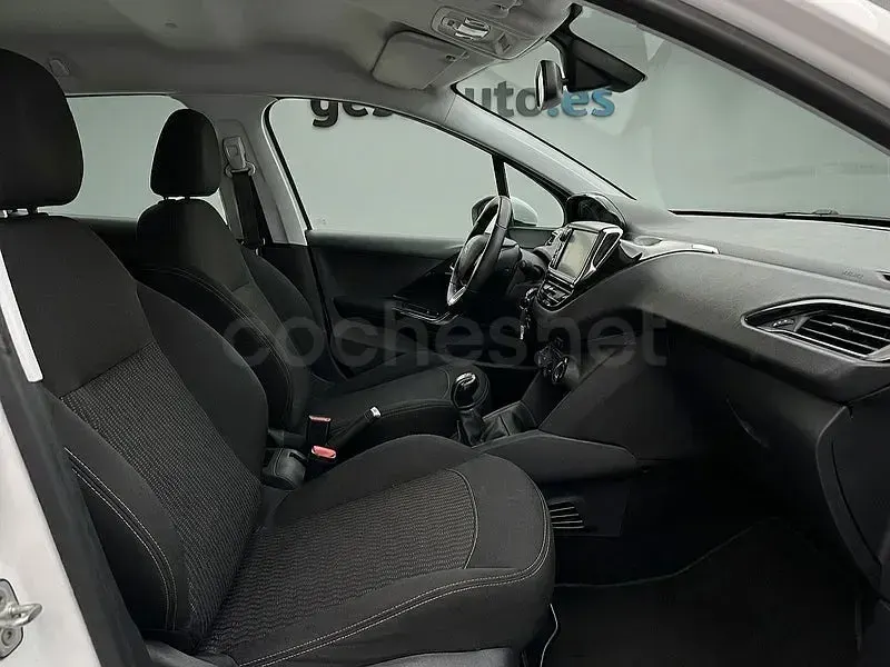 Usado Peugeot 208 Active 99 CV (72 kW) 2018 Blanco Utilitario
