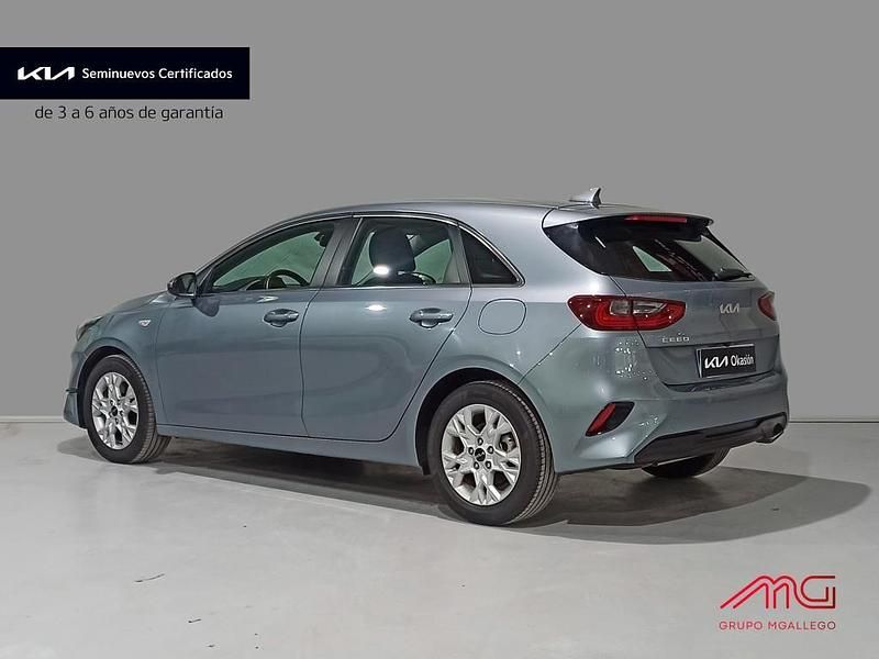 Usado Kia Ceed 100 CV (73 kW) 2025 Lunar silver (css) Utilitario