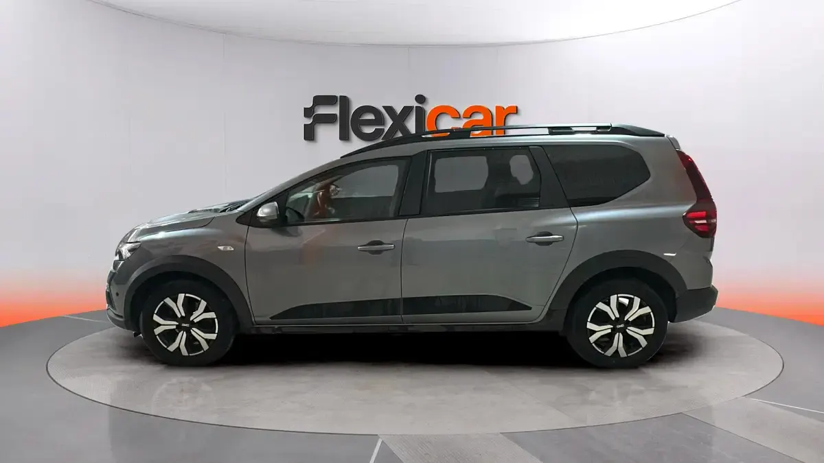 Usado Dacia Jogger Expression 110 HP (80 kW) 2024 Cinzento Monovolume
