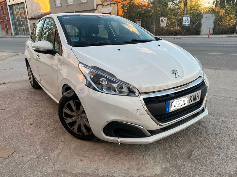 Usado Peugeot 208 Active 75 CV (55 kW) 2018 Blanco Utilitario