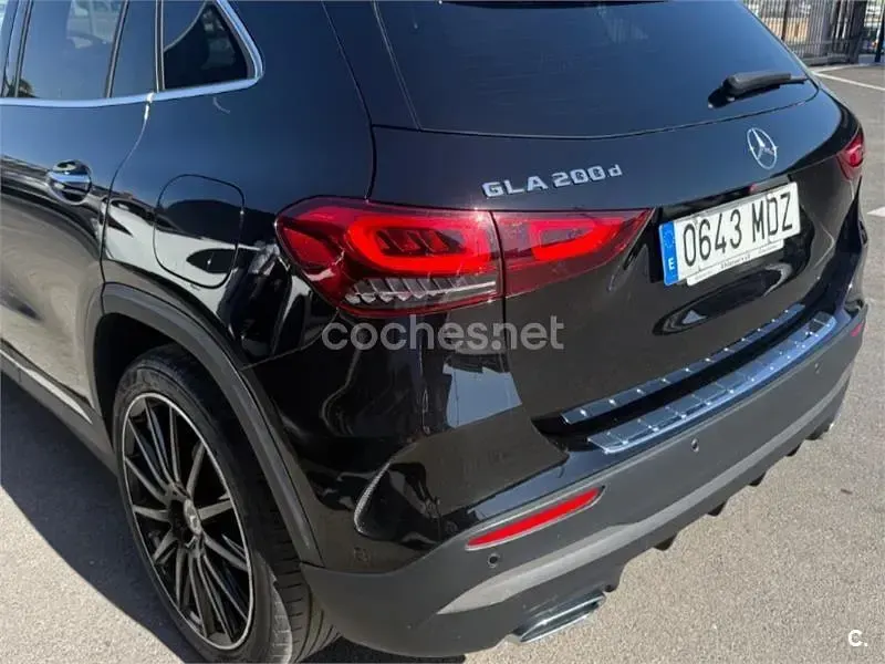 Usado Mercedes GLA200 150 CV (110 kW) 2023 Negro SUV