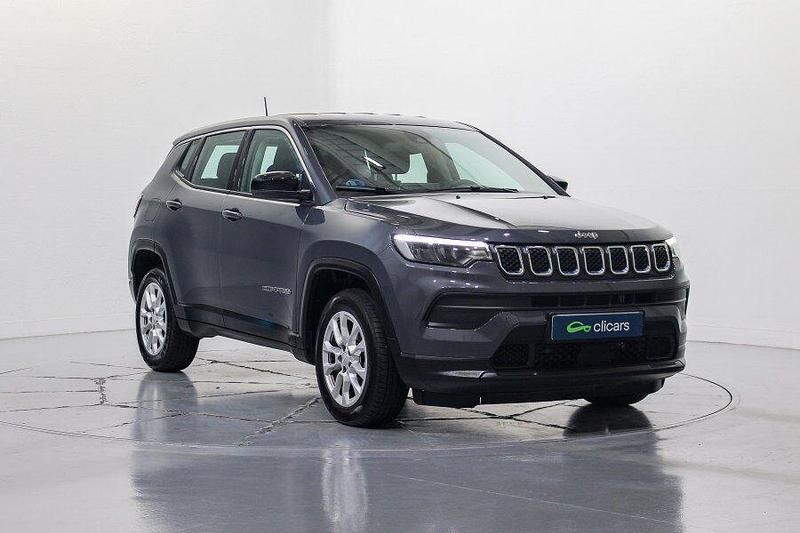 Usado Jeep Compass Longitude 130 CV (95 kW) 2024 Gris / plata SUV