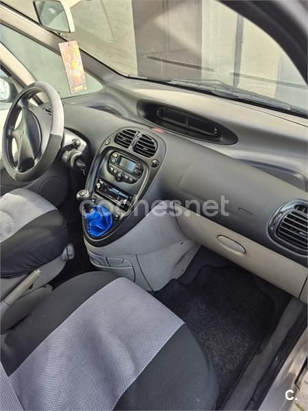 Usado Citroën Xsara Picasso Exclusive 90 CV (66 kW) 2005 Gris / plata Monovolumen