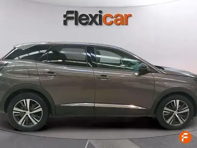 Usado Peugeot 3008 Allure 130 CV (95 kW) 2023 Gris SUV