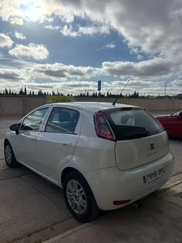 Usado Fiat Punto Easy 75 CV (55 kW) 2016 Blanco Utilitario