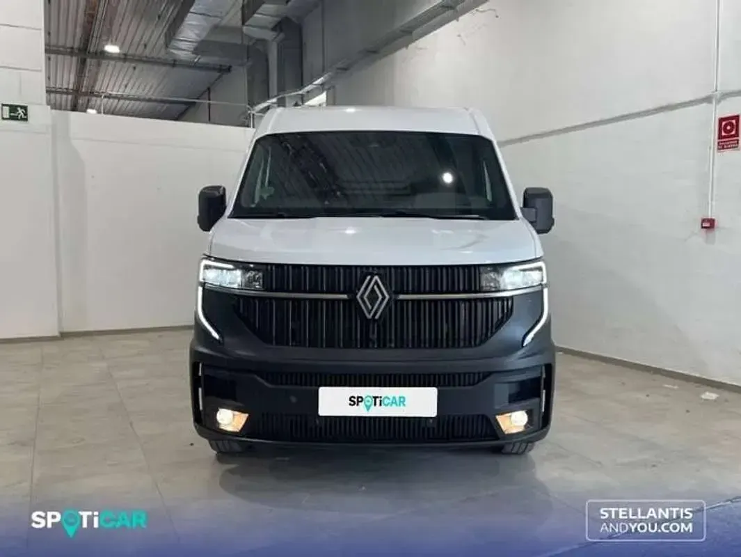 Usado Renault Master 131 CV (96 kW) 2025 Blanco Monovolumen