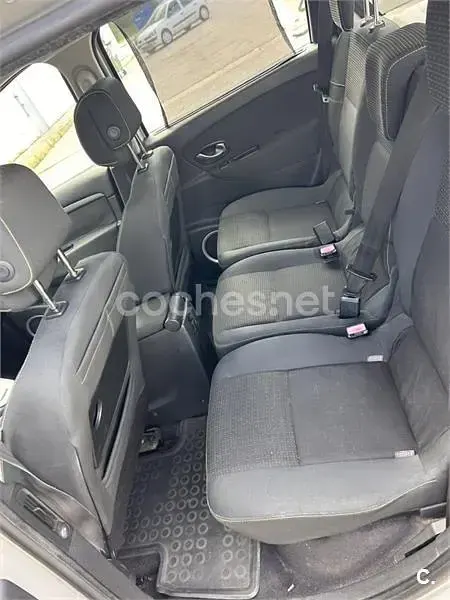 Usado Renault Scenic E-Tech 105 CV (77 kW) 2010 Gris / plata Monovolumen