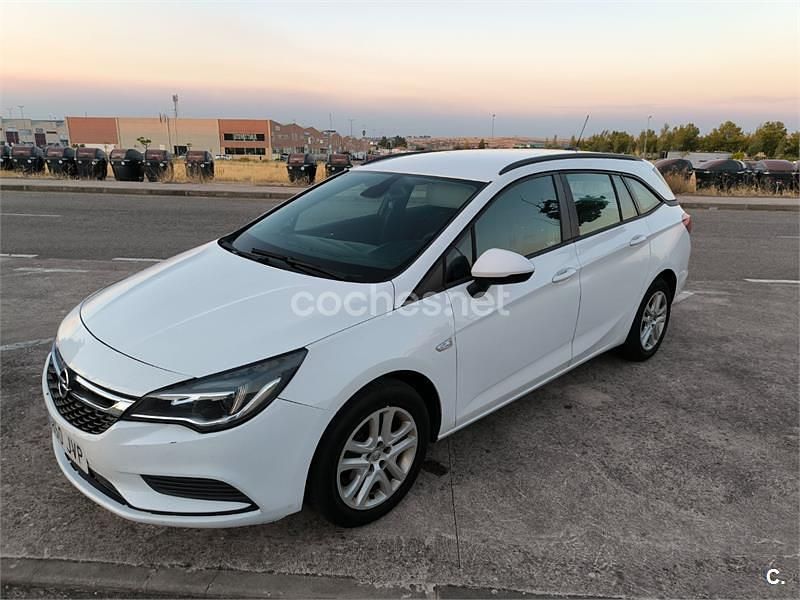 Usado Opel Astra Dynamic 110 CV (80 kW) 2017 Blanco Familiar