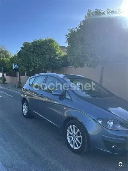 Usado Seat Altea XL Ecomotive 105 CV (77 kW) 2010 Azul Monovolumen