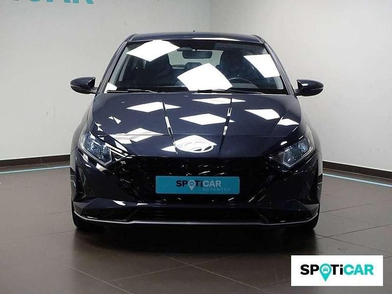 Usado Hyundai i20 101 CV (74 kW) 2024 Gris Utilitario