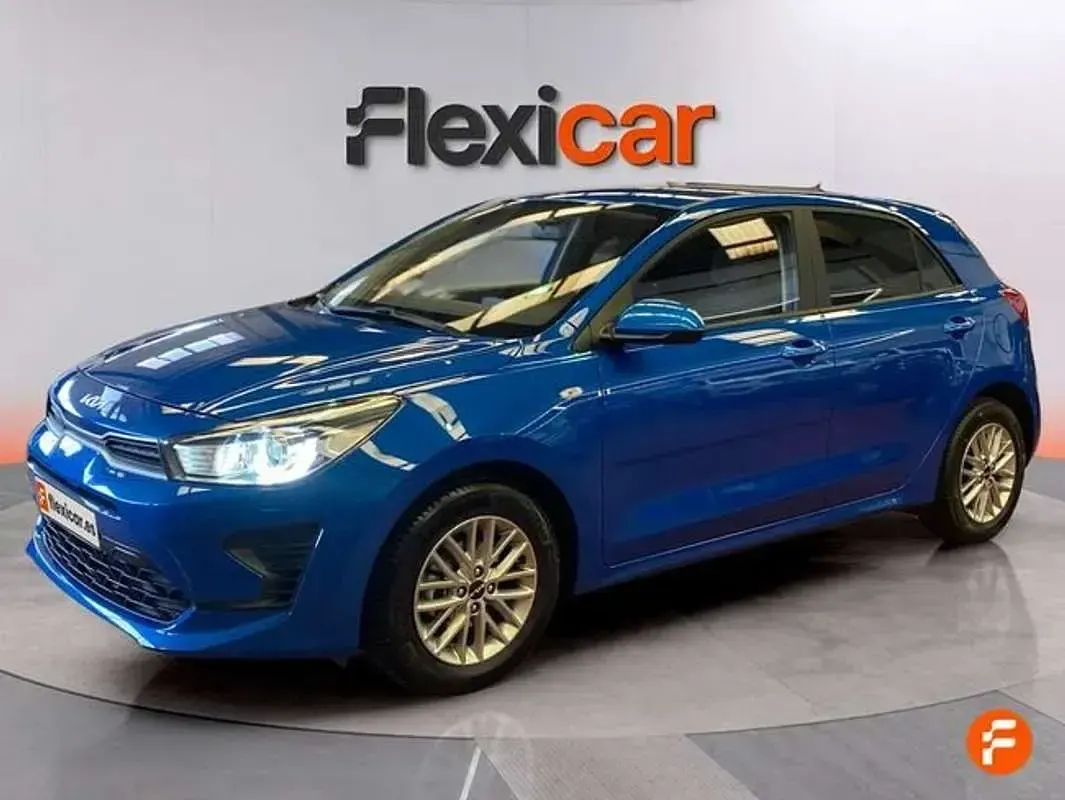 Usado Kia Rio 84 CV (61 kW) 2023 Azul Utilitario