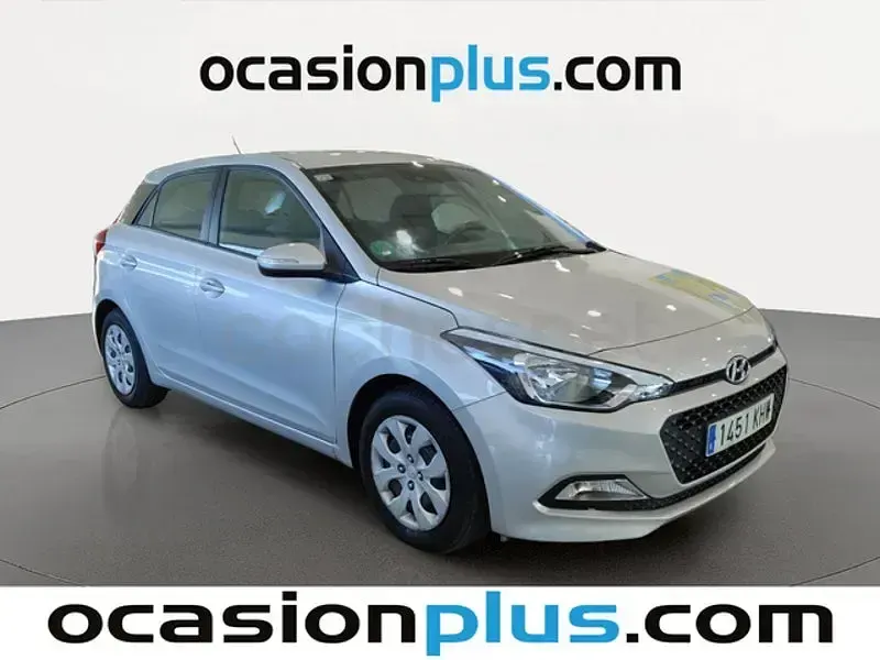 Usado Hyundai i20 84 CV (61 kW) 2018 Gris / plata Berlina