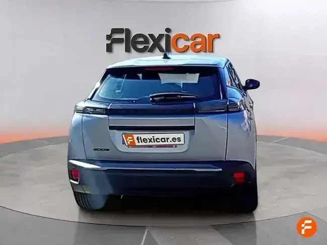 Usado Peugeot 2008 Active 100 CV (73 kW) 2023 Gris SUV