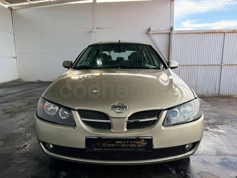 Usado Nissan Almera Visia 98 CV (72 kW) 2004 Beige Berlina