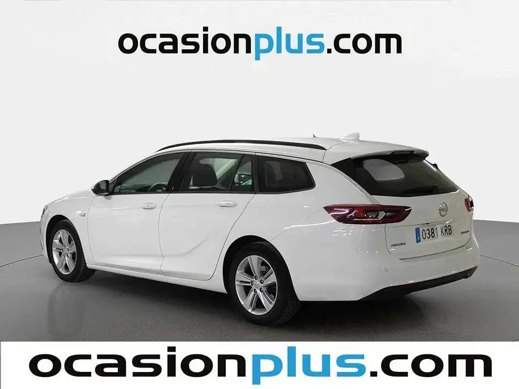Usado Opel Insignia Selective 136 CV (100 kW) 2018 Blanco Familiar