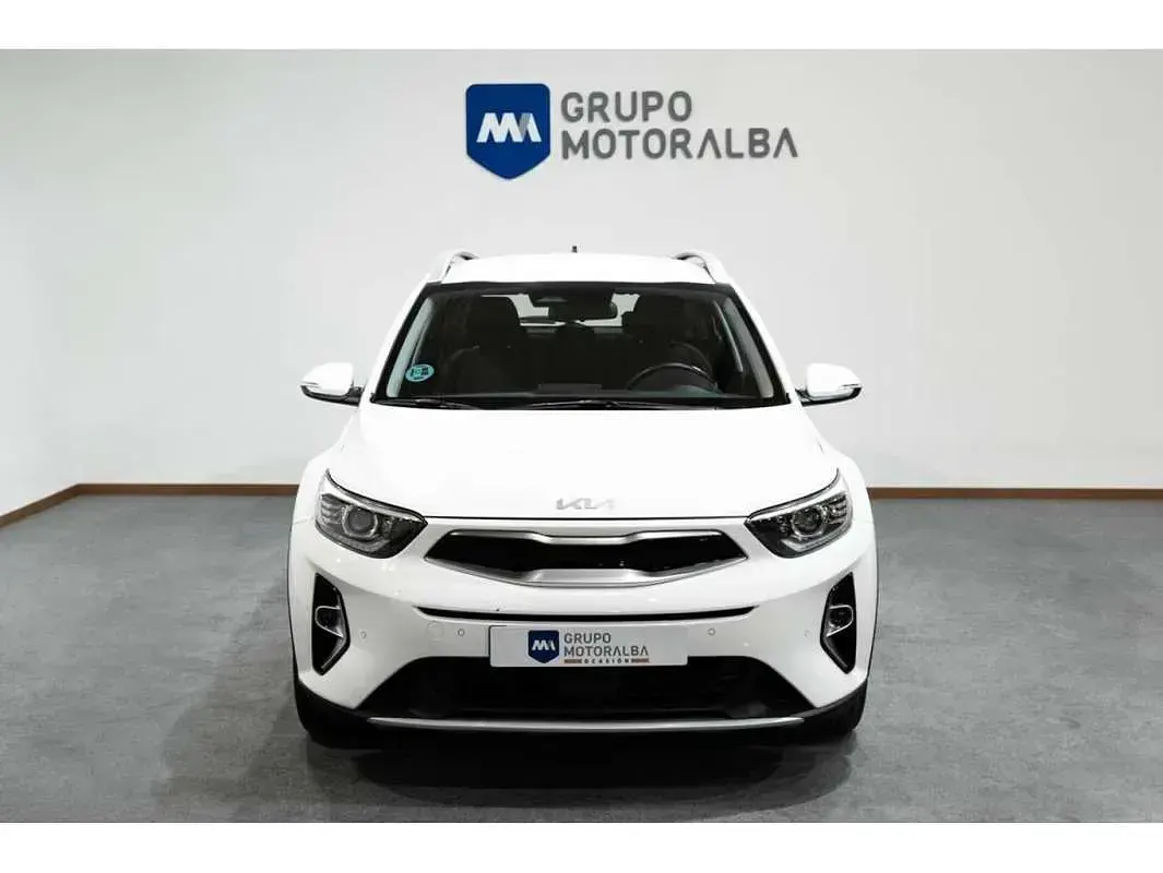 Usado Kia Stonic 84 CV (61 kW) 2023 Blanco SUV