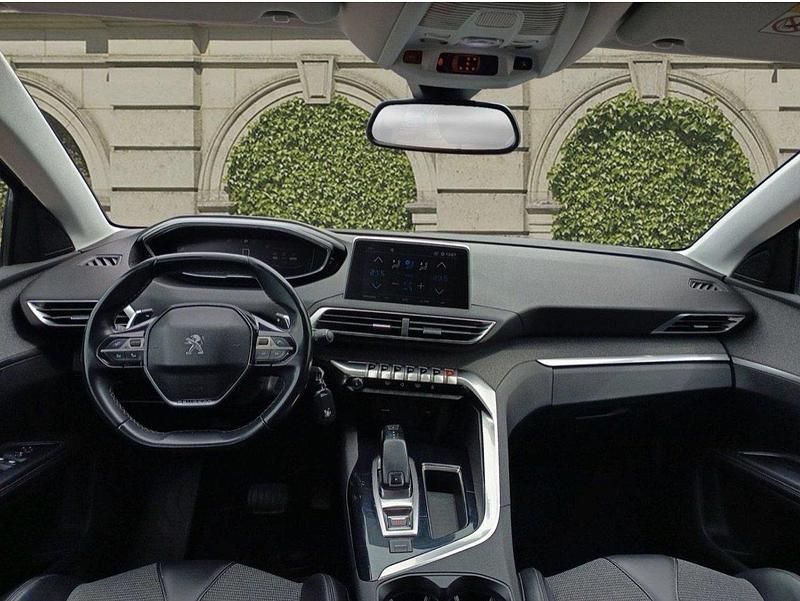 Usado Peugeot 5008 Allure 120 CV (88 kW) 2018 Gris / plata SUV
