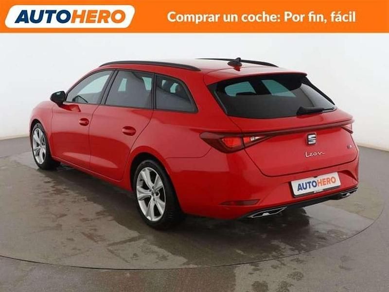 Usado Seat Leon FR 150 CV (110 kW) 2021 Rojo Familiar