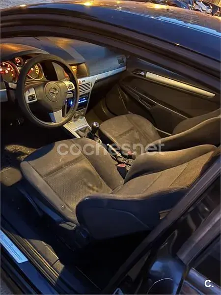 Usado Opel Astra GTC Sport 120 CV (88 kW) 2007 Negro Berlina
