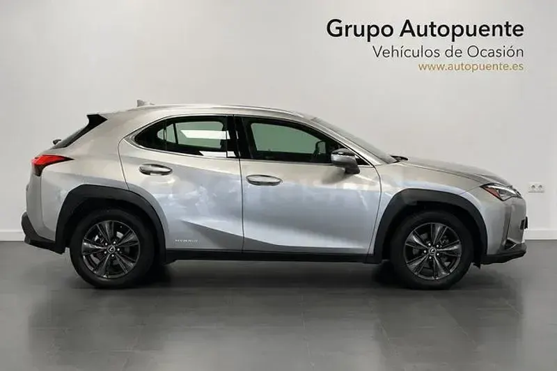 Usado Lexus UX Business Edition 184 CV (135 kW) 2022 Gris / plata SUV