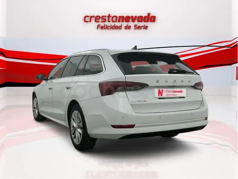 Usado Skoda Octavia Sport 150 CV (110 kW) 2022 Blanco Familiar