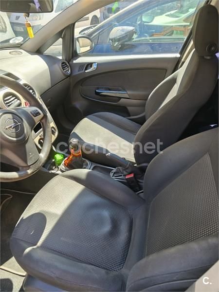 Gris / plata Usado 2009 Opel Corsa Cosmo Berlina | 4000 € (Precio justo) - Imagen 1/4