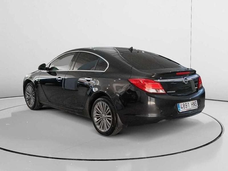 Usado Opel Insignia Excellence 132 HP (97 kW) 2013 Preto Sedan