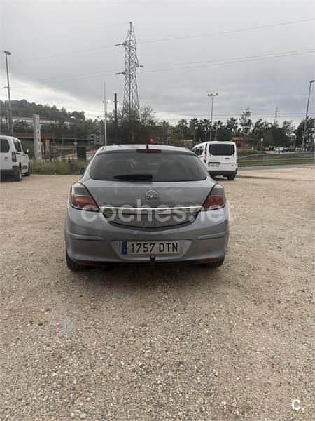 Usado Opel Astra GTC Sport 120 CV (88 kW) 2005 Gris / plata Berlina