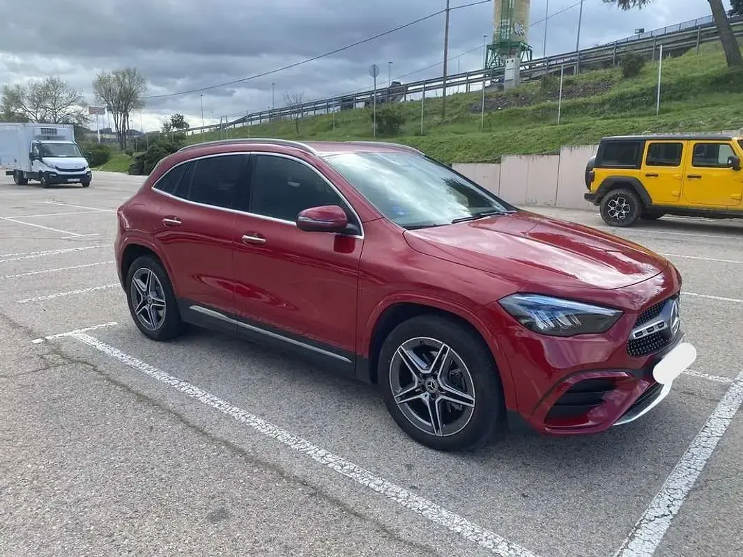 Usado Mercedes GLA250 218 CV (160 kW) 2024 Rojo SUV