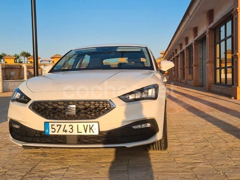 Usado Seat Leon Reference 115 CV (84 kW) 2021 Blanco Berlina