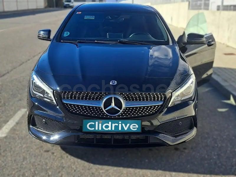 Usado Mercedes CLA220 Shooting Brake 170 CV (125 kW) 2018 Negro Familiar