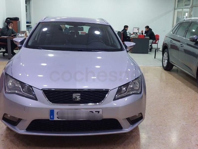 Usado Seat Leon Style 150 CV (110 kW) 2015 Gris / plata Berlina