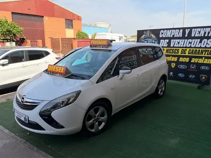 Usado Opel Zafira Tourer Selective 130 CV (95 kW) 2014 Blanco Monovolumen