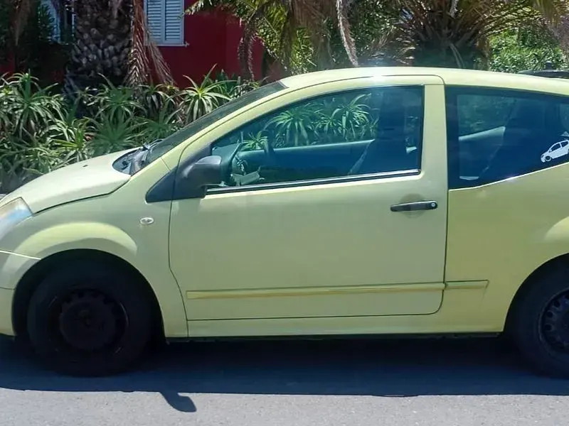 Usado Citroën C2 Furio 61 CV (44 kW) 2004 Amarillo Utilitario