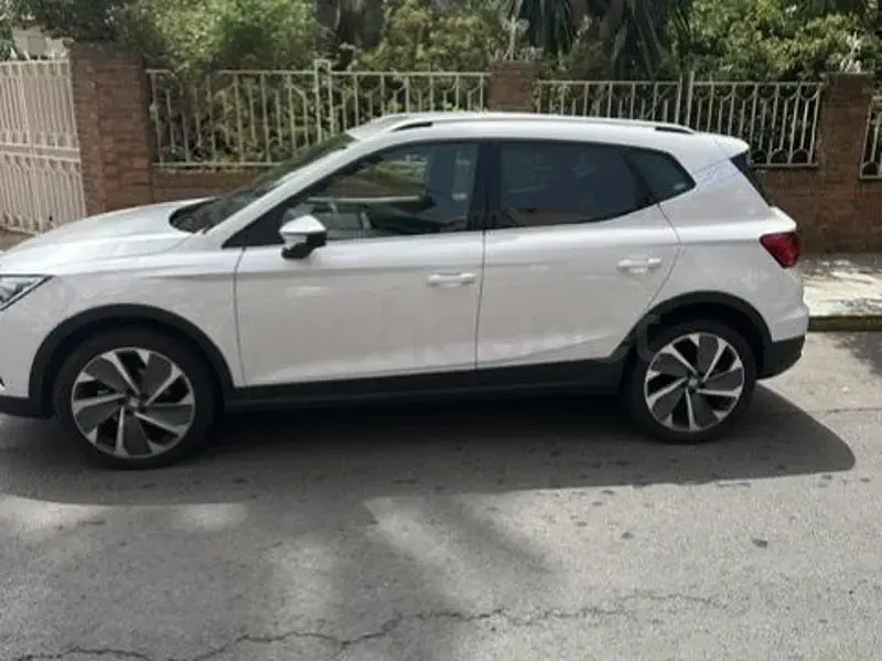 Usado Seat Arona FR 116 CV (85 kW) 2024 Blanco SUV