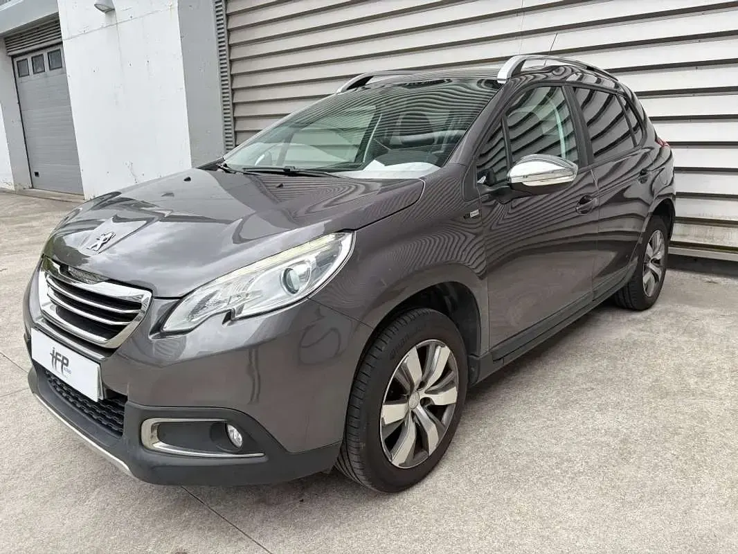 Usado Peugeot 2008 Style 100 CV (73 kW) 2016 Gris SUV