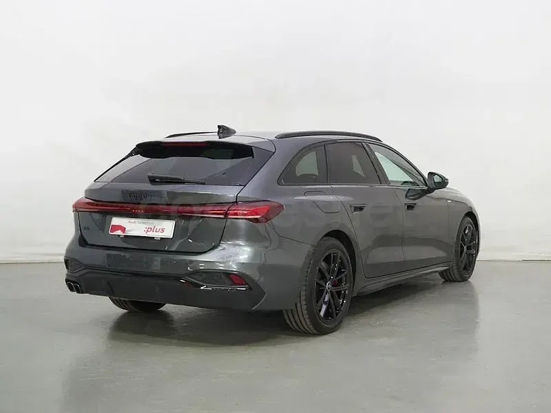 Usado Audi A5 204 CV (150 kW) 2025 Gris / plata Familiar