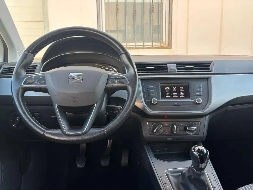 Usado Seat Ibiza Style 95 CV (69 kW) 2018 Blanco Utilitario