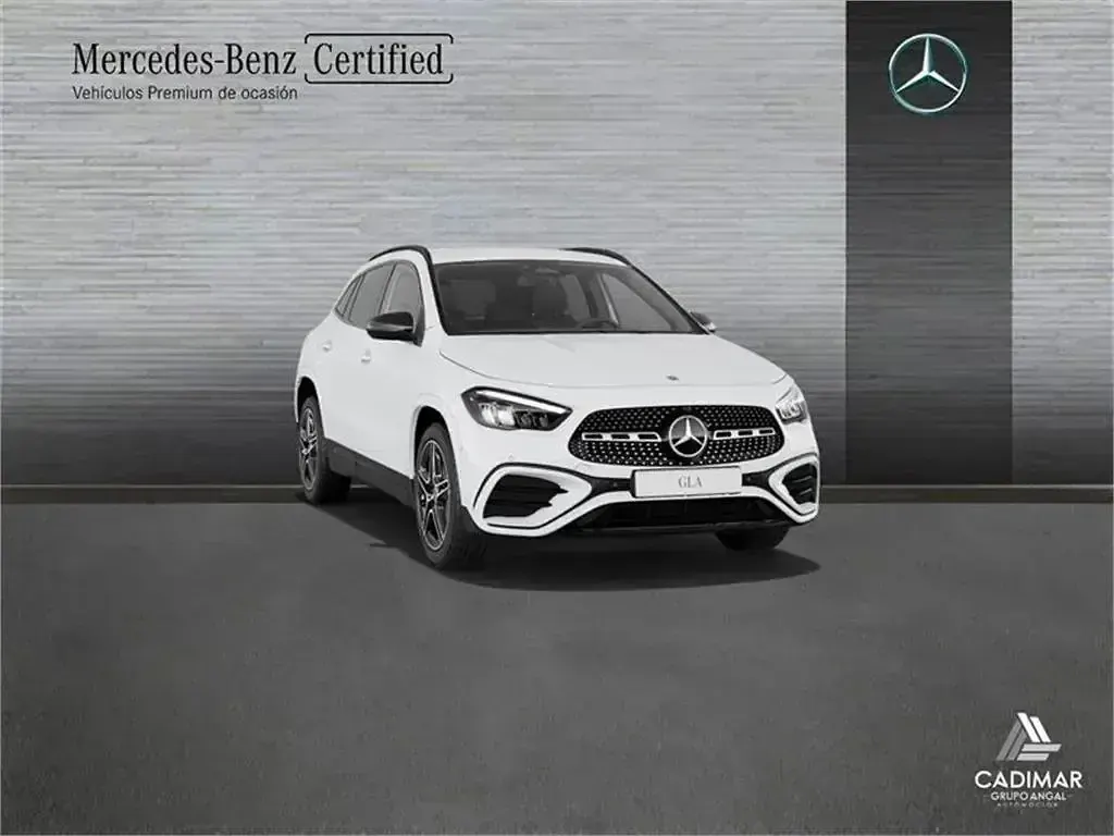 Usado Mercedes GLA200 150 CV (110 kW) 2025 Blanco SUV