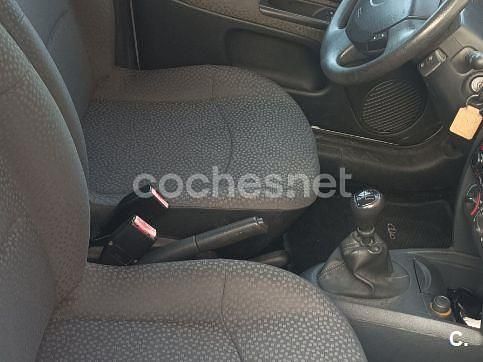 Usado Renault Clio II Campus 75 CV (55 kW) 2007 Gris / plata Berlina